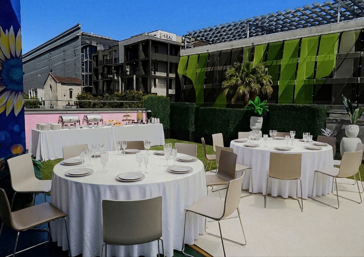 Daylight rooftop rounds set for dinner against the DTLA skyline